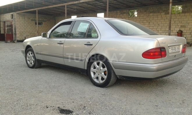 Mercedes E 200 1997, 264,012 km - 2.0 л - Bakı