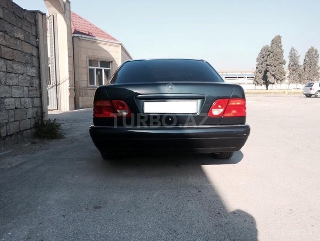 Mercedes E 240 1997, 133,487 km - 2.4 l - Bakı