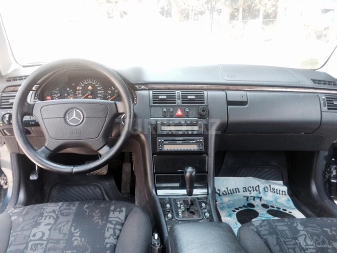 Mercedes E 240 1997, 133,487 km - 2.4 l - Bakı