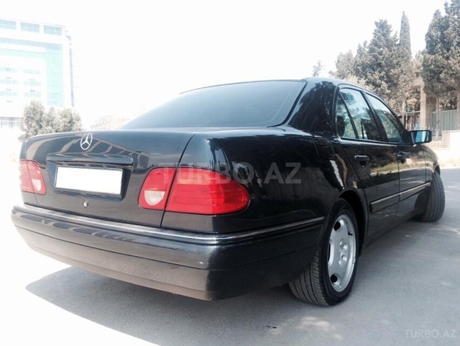 Mercedes E 240 1997, 133,487 km - 2.4 l - Bakı