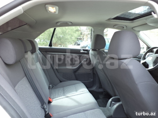 Volkswagen Jetta 2009, 83,000 km - 1.6 l - Bakı