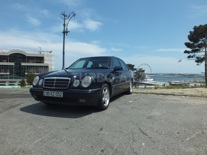 Mercedes E 320 1999, 242,300 km - 3.2 l - Bakı