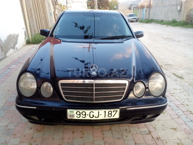 Mercedes E 220 2000, 187,000 km - 2.2 l - Bakı