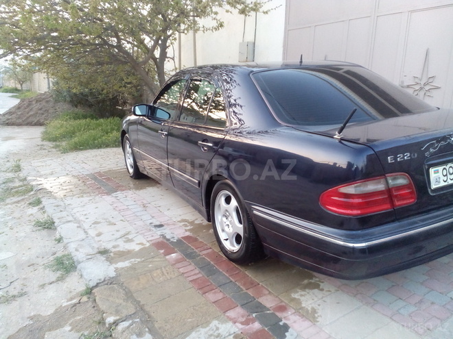 Mercedes E 220 2000, 187,000 km - 2.2 l - Bakı