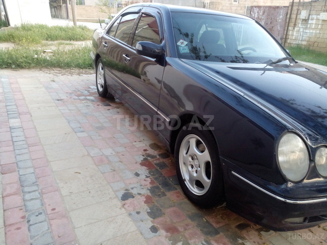 Mercedes E 220 2000, 187,000 km - 2.2 l - Bakı