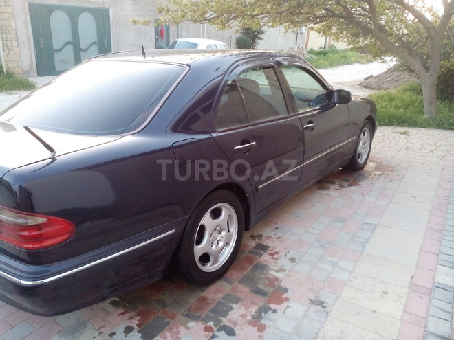 Mercedes E 220 2000, 187,000 km - 2.2 l - Bakı