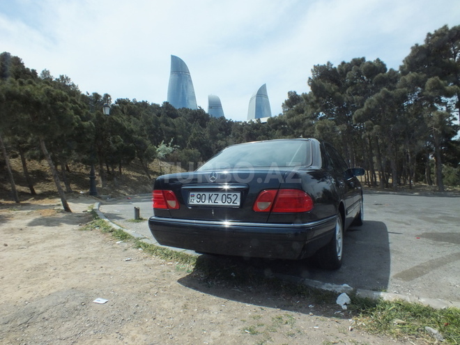 Mercedes E 320 1999, 242,300 km - 3.2 l - Bakı