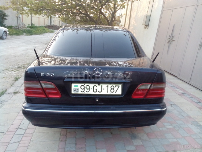 Mercedes E 220 2000, 187,000 km - 2.2 l - Bakı