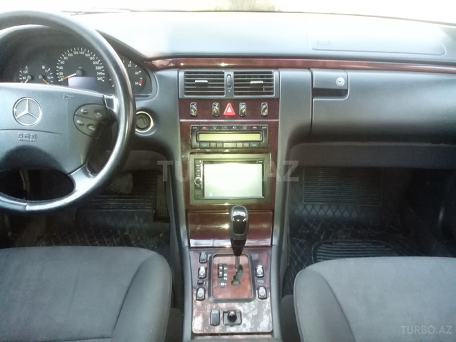 Mercedes E 220 2000, 187,000 km - 2.2 l - Bakı