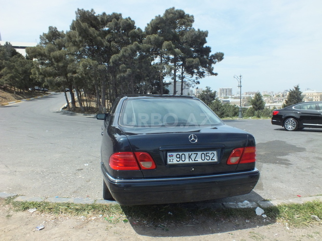 Mercedes E 320 1999, 242,300 km - 3.2 l - Bakı