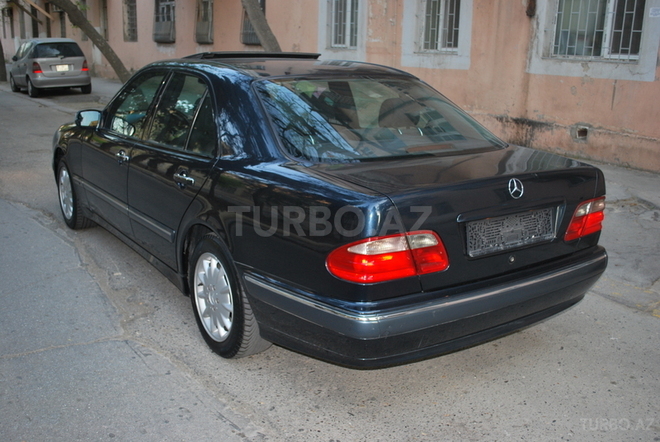 Mercedes E 220 1999, 170,000 km - 2.2 l - Bakı