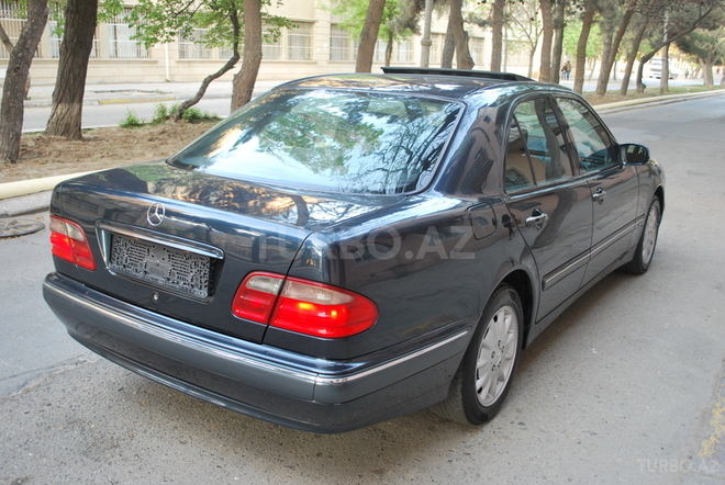 Mercedes E 220 1999, 170,000 km - 2.2 l - Bakı