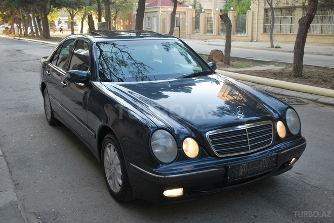 Mercedes E 220 1999, 170,000 km - 2.2 l - Bakı