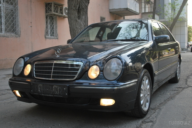 Mercedes E 220 1999, 170,000 km - 2.2 l - Bakı