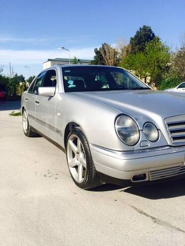 Mercedes E 220 1998, 276,000 km - 2.2 l - Bakı