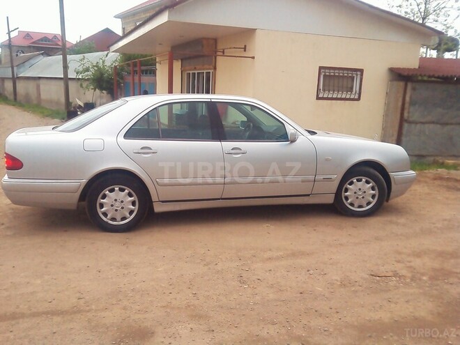 Mercedes E 220 1998, 213,397 km - 2.2 l - Bakı
