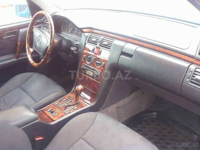 Mercedes E 220 1998, 213,397 km - 2.2 l - Bakı