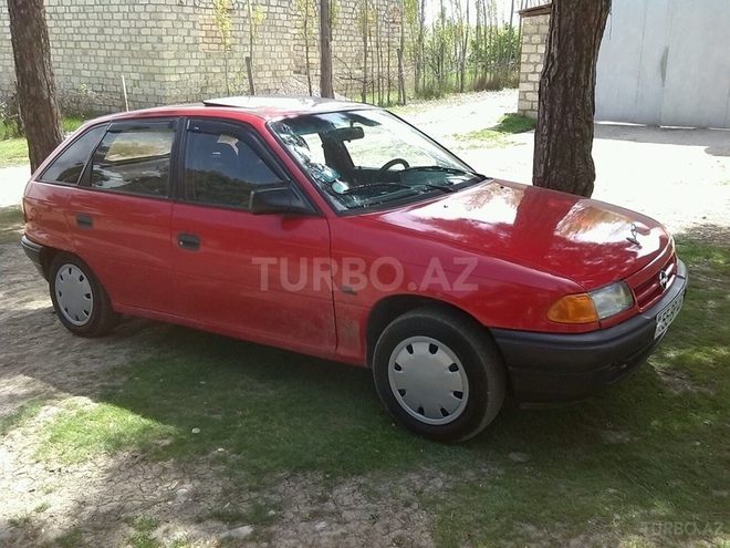 Opel Astra 1993, 240,000 km - 1.4 л - Bakı