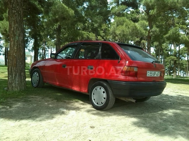Opel Astra 1993, 240,000 km - 1.4 л - Bakı