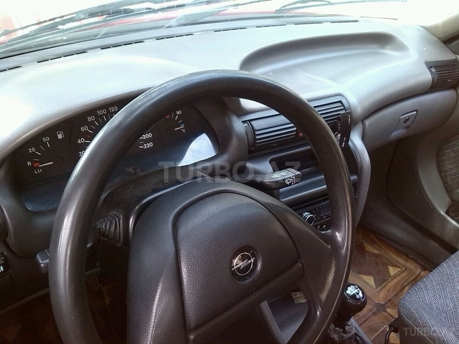 Opel Astra 1993, 240,000 km - 1.4 л - Bakı