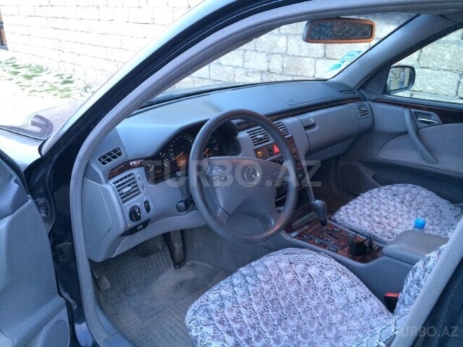 Mercedes E 220 1999, 318,573 km - 2.2 л - Bakı
