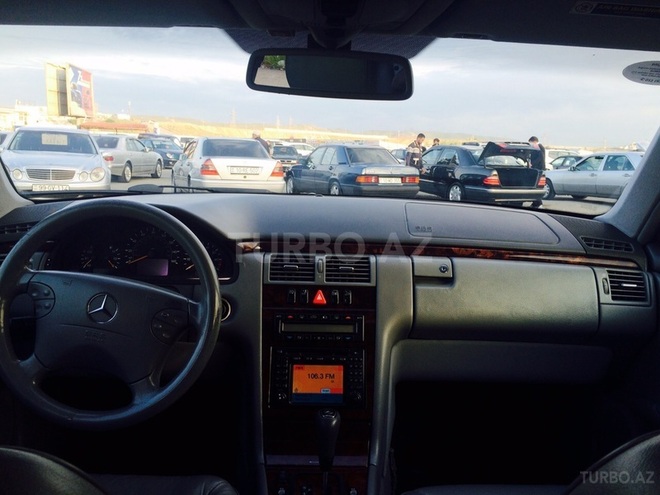 Mercedes E 320 2001, 85,000 km - 3.2 l - Bakı