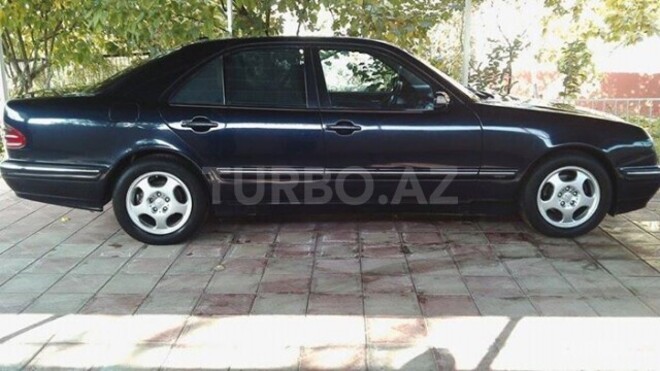 Mercedes E 270 2001, 126,000 km - 2.7 l - Bakı