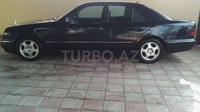 Mercedes E 270 2001, 126,000 km - 2.7 l - Bakı