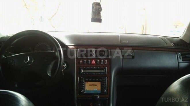 Mercedes E 270 2001, 126,000 km - 2.7 l - Bakı