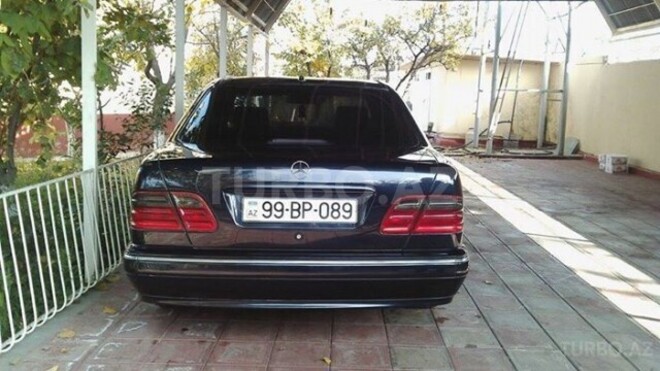 Mercedes E 270 2001, 126,000 km - 2.7 l - Bakı