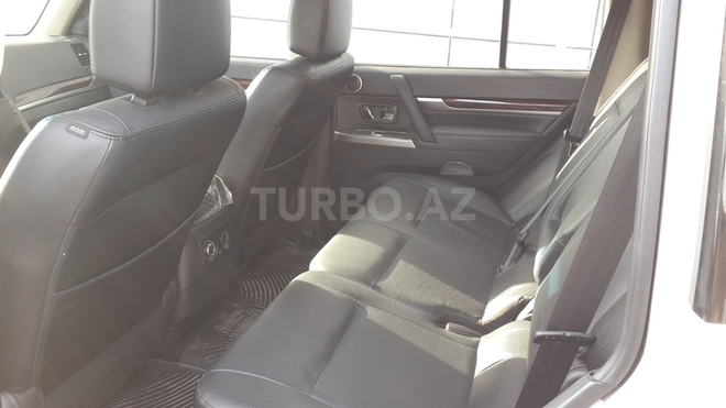Mitsubishi Pajero 2013, 34,000 km - 3.5 l - Bakı