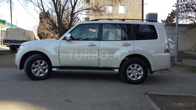 Mitsubishi Pajero 2013, 34,000 km - 3.5 l - Bakı