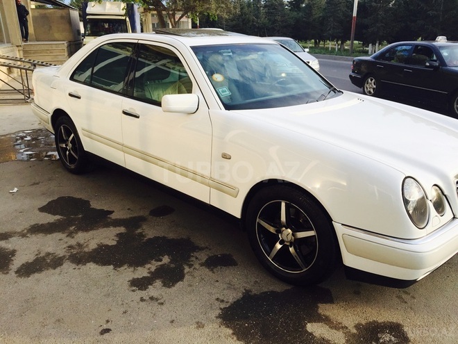 Mercedes E 280 1998, 238,678 km - 2.8 l - Bakı