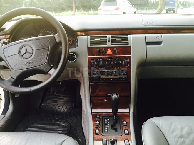 Mercedes E 280 1998, 238,678 km - 2.8 l - Bakı