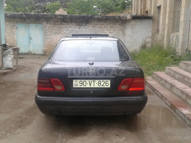 Mercedes E 220 1995, 340,000 km - 2.2 л - Bakı