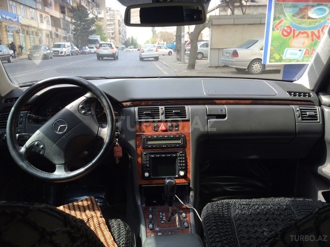 Mercedes E 220 2001, 270,000 km - 2.2 l - Bakı