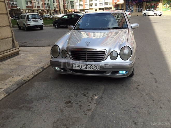 Mercedes E 220 2001, 270,000 km - 2.2 l - Bakı