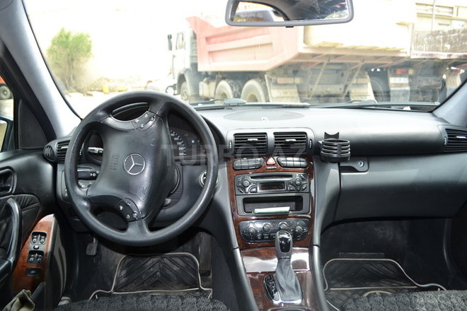 Mercedes C 200 2002, 320,000 km - 2.0 l - Bakı