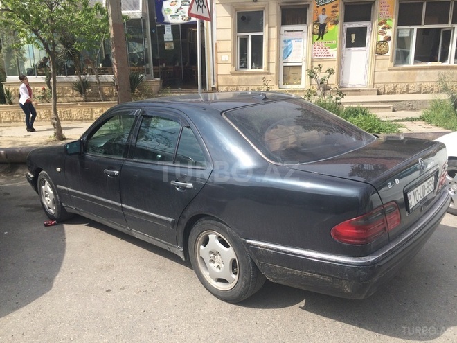 Mercedes E 230 1996, 376,000 km - 2.3 l - Bakı