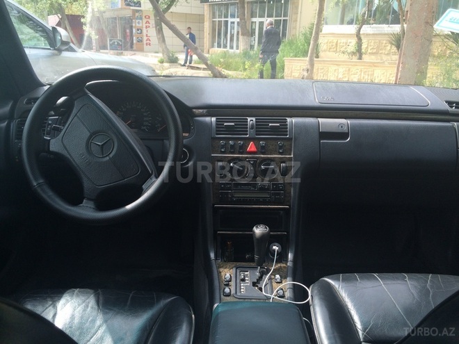 Mercedes E 230 1996, 376,000 km - 2.3 l - Bakı