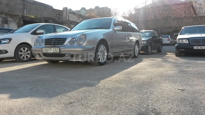 Mercedes E 220 2000, 245,000 km - 2.2 l - Bakı