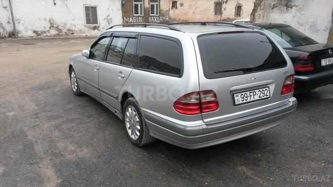 Mercedes E 220 2000, 245,000 km - 2.2 l - Bakı