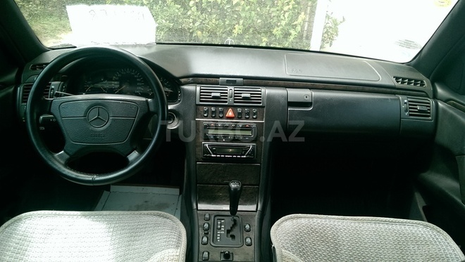 Mercedes E 240 1998, 303,500 km - 2.4 л - Bakı