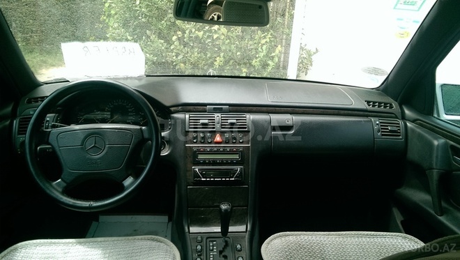Mercedes E 240 1998, 303,500 km - 2.4 л - Bakı
