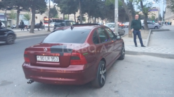 Opel Vectra 1999, 256,000 km - 1.8 l - Bakı