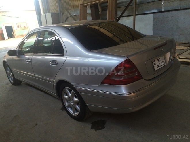 Mercedes C 320 2002, 240,000 km - 3.2 л - Bakı
