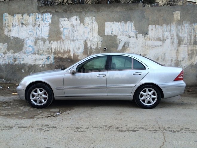 Mercedes C 320 2002, 240,000 km - 3.2 л - Bakı