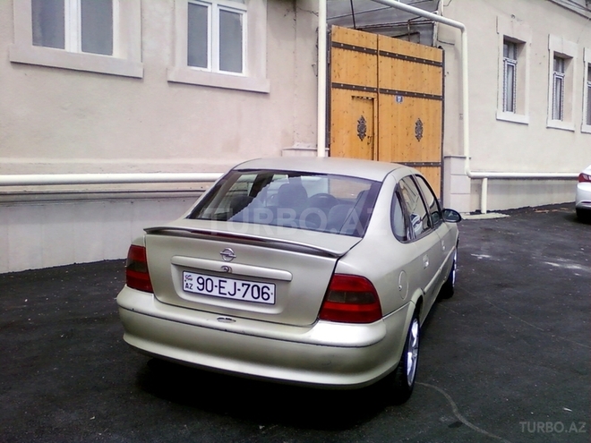 Opel Vectra 1996, 245,000 km - 1.8 l - Bakı
