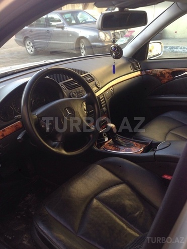 Mercedes E 220 2004, 263,000 km - 2.2 l - Bakı