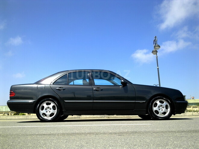 Mercedes E 220 2000, 235,000 km - 2.2 l - Bakı